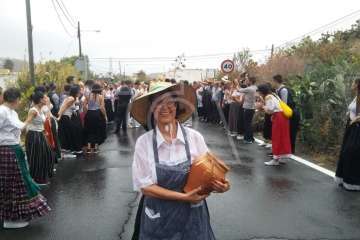  Baño de autoridades en las bodas de oro de la Traída del Agua (Foto TA)